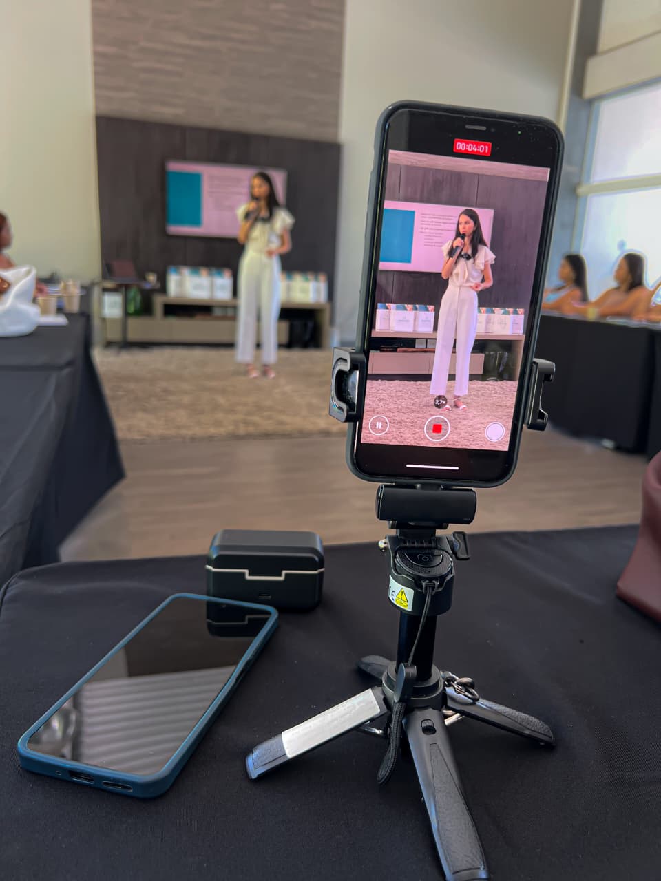 Dayane Silva durante palestra sobre psicologia